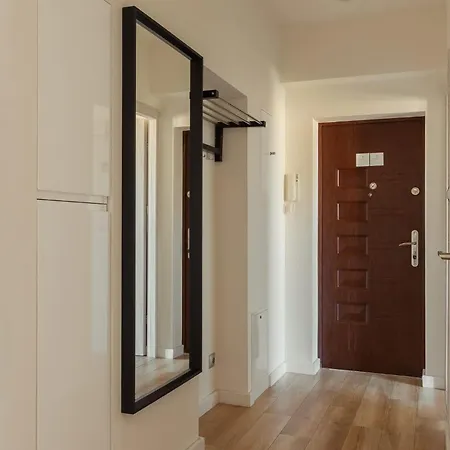 Apartment Cozy With Balcony Near Old Town By Rent Like *