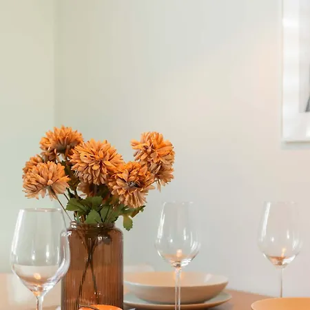 Cozy With Balcony Near Old Town By Rent Like