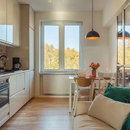 Cozy With Balcony Near Old Town By Rent Like