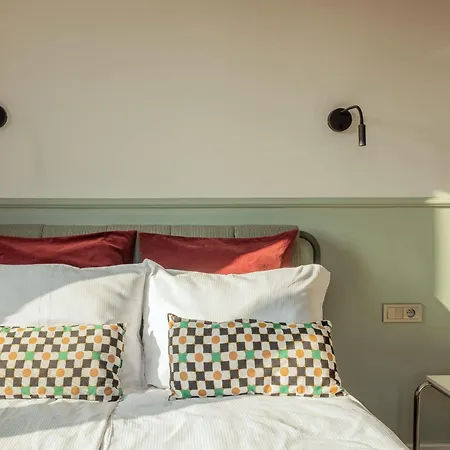 Cozy With Balcony Near Old Town By Renters Lägenhet *