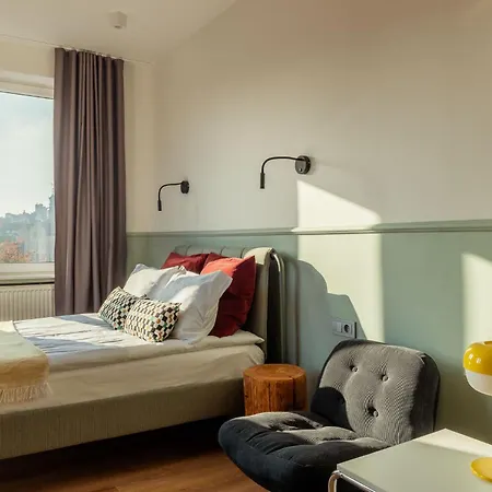 Apartment Cozy With Balcony Near Old Town By Rent Like