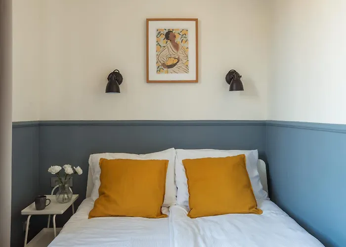 Cozy With Balcony Near Old Town By Rent Like *