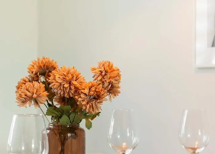 Cozy With Balcony Near Old Town By Rent Like