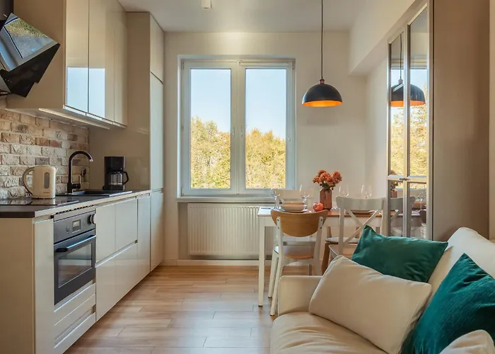 Cozy With Balcony Near Old Town By Renters