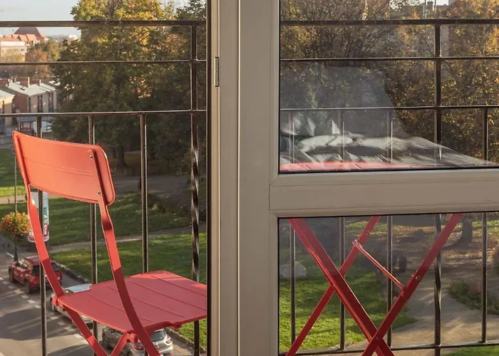 דירה Cozy With Balcony Near Old Town By Rent Like