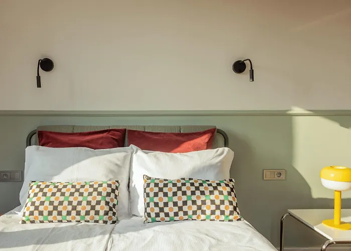 Cozy With Balcony Near Old Town By Rent Like דירה *