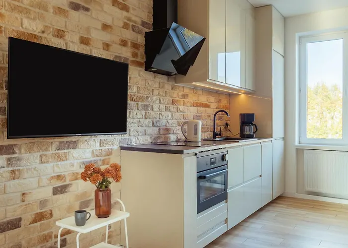 Cozy With Balcony Near Old Town By Rent Like דירה