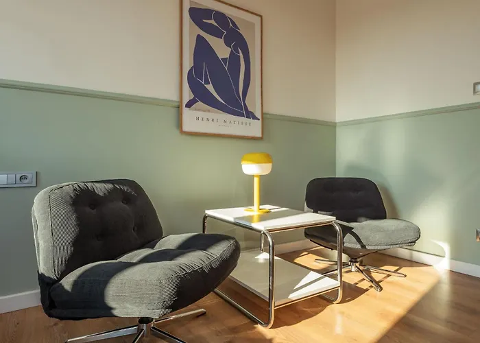 Cozy With Balcony Near Old Town By Renters